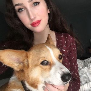 Meet your Posher, Mia